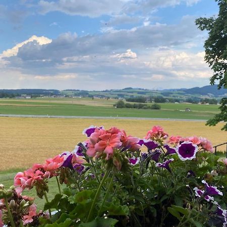 Hotel Blumenhof Sankt Georgen im Attergau Exterior foto