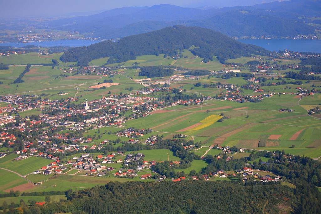 Hotel Blumenhof Sankt Georgen im Attergau Exterior foto